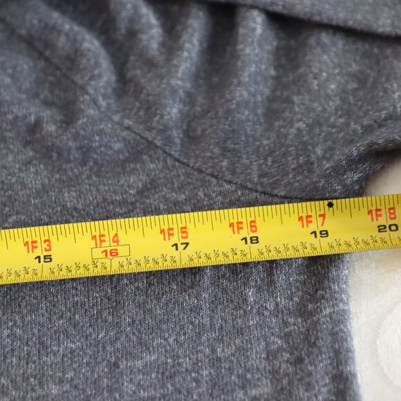 Sonoma Gray V-Neck Long Sleeve Grey/ Plaid Snowflake Sweater size Medium Casual - Picture 6 of 9